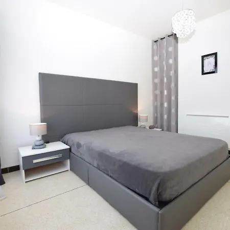 Sette B Locations T2-3 كافالير سور مير